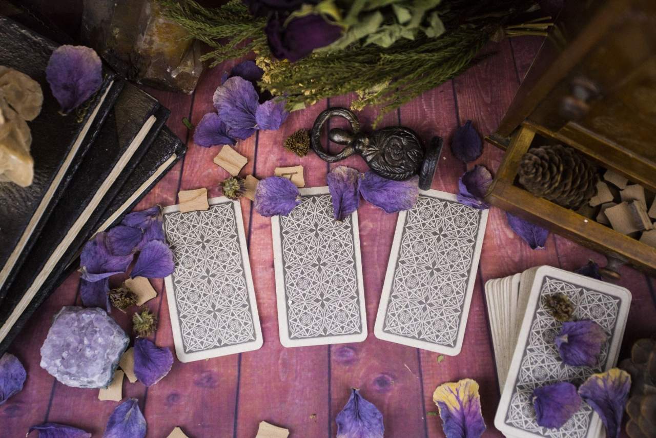 La vidente Luz María ofrece 5 minutos de tarot gratis