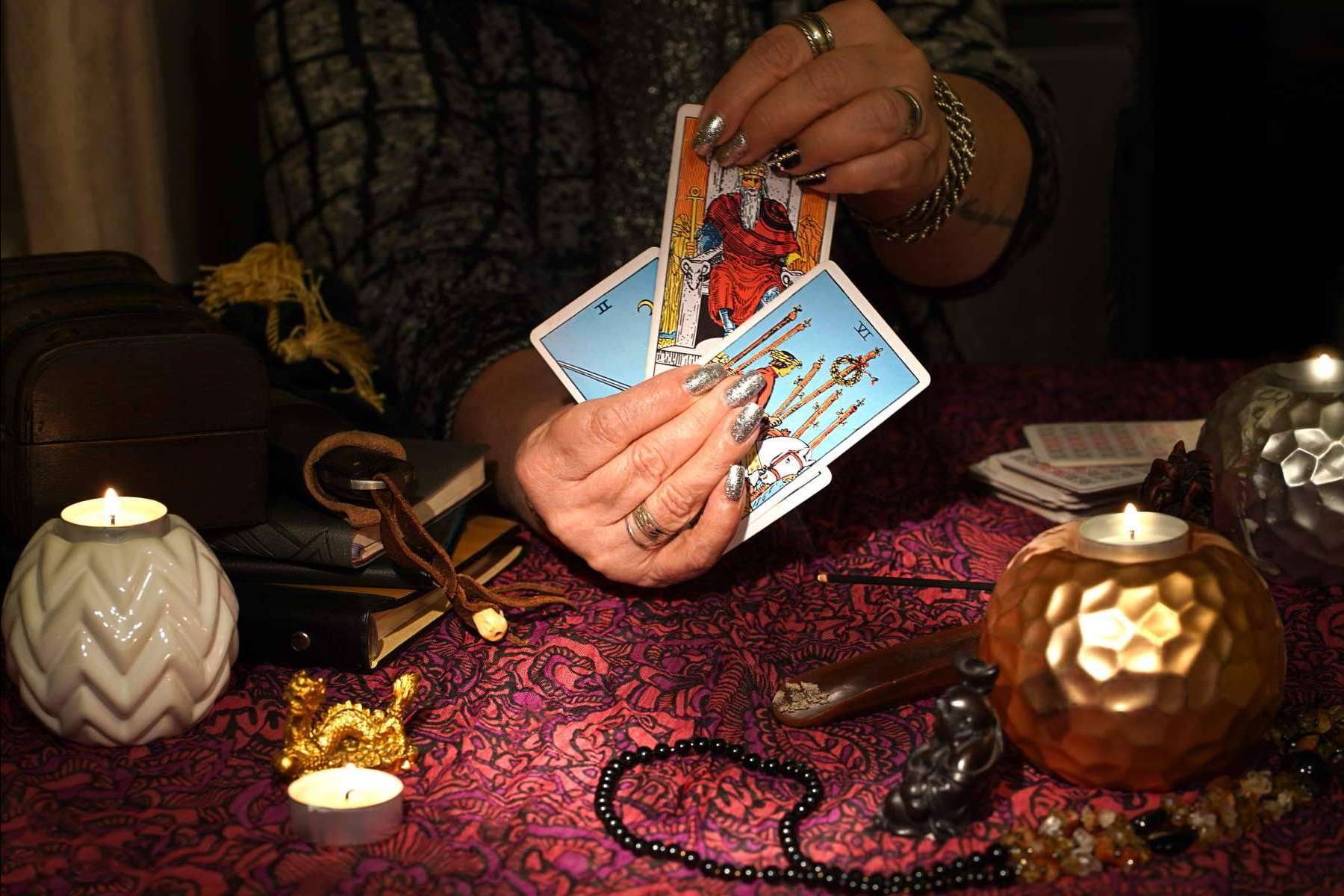 Las consultas en tarot más habituales en 2021, según el Tarot de Luz María