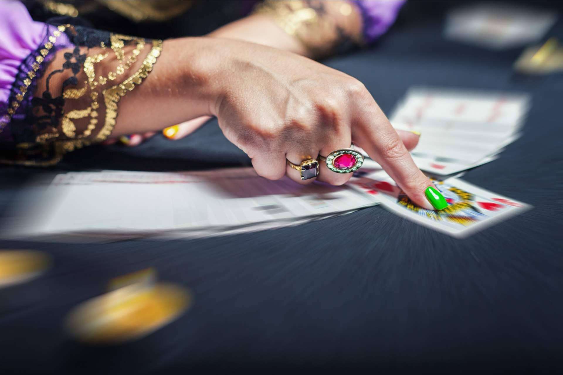 El funcionamiento del tarot psíquico de la mano del Tarot de Isabel Santiago