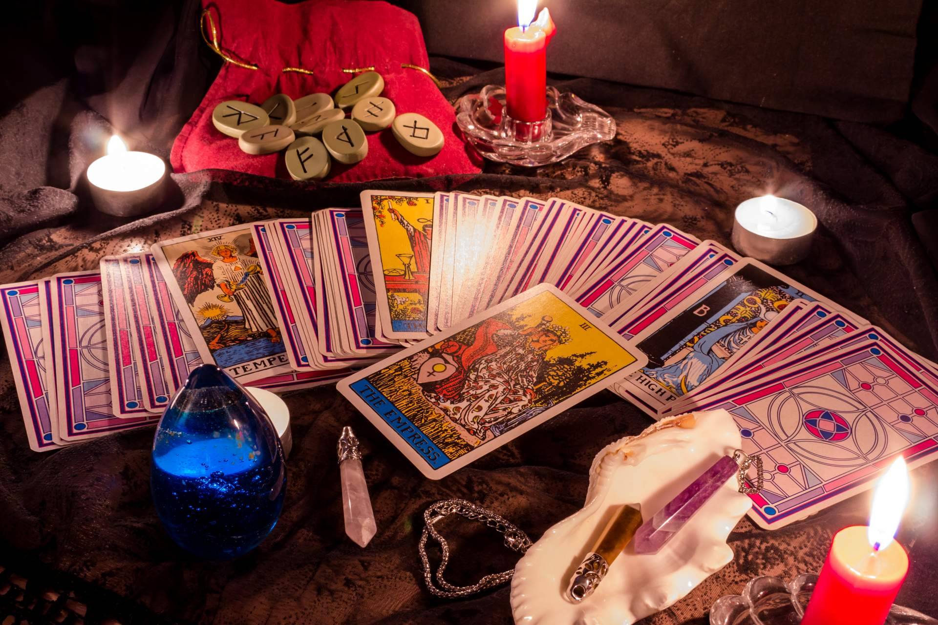 Tarotistas y videntes buenas y económicas en Universo del Tarot