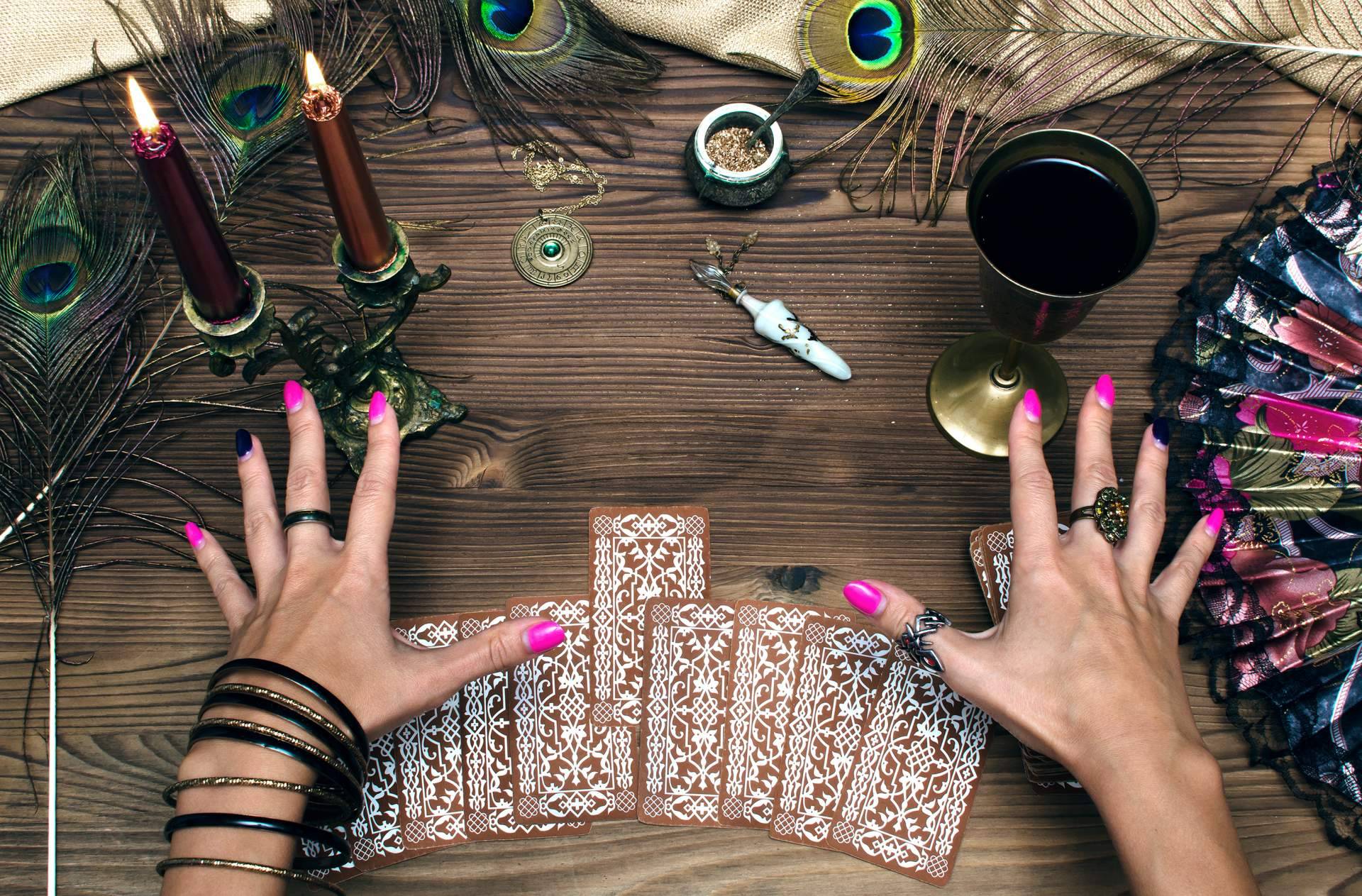 Tarot y videncia gratis acerca del futuro inmediato de la mano de Leotarot