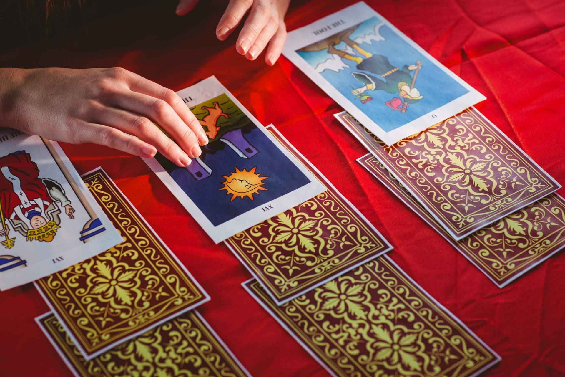 La Casa del Tarot y Videncia ofrece un servicio de lectura del tarot de 30 minutos por 10€