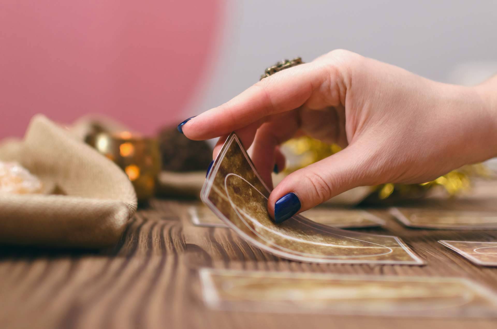 La vidente famosa Caridad Ramos despeja todas las dudas sobre el futuro con su servicio de tarot