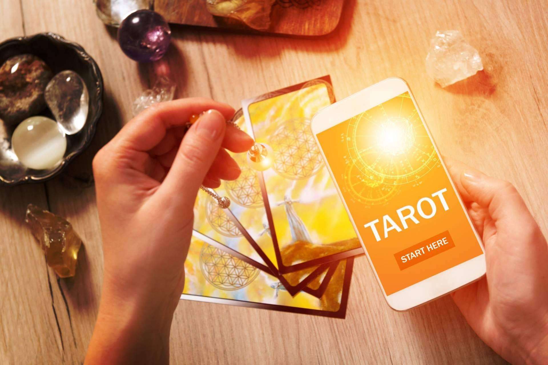 1 de cada 3 personas en España ha llamado alguna vez al tarot, según Suerte Ya