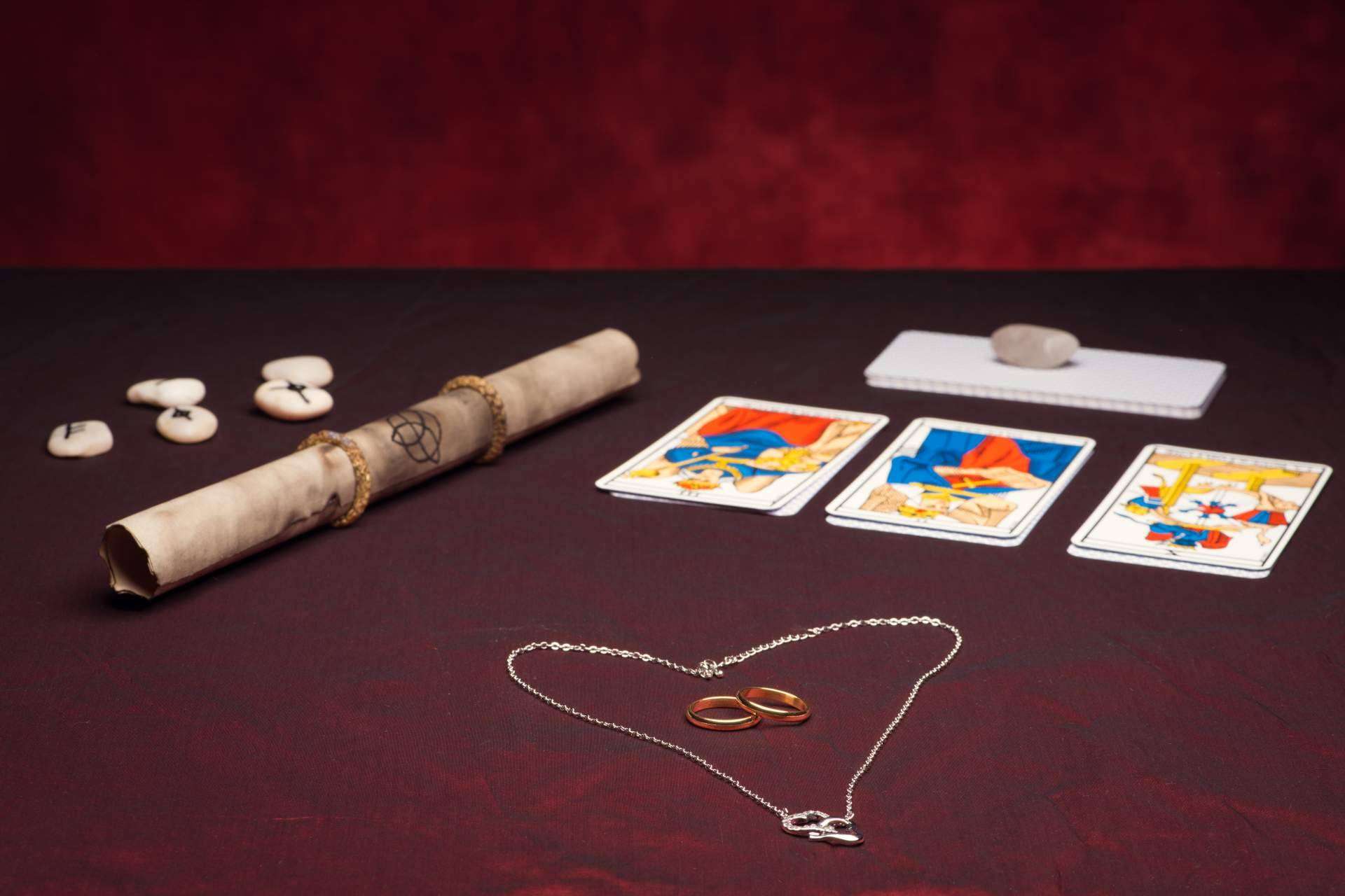 La vidente Amanda Gómez ofrece un tarot del amor fiable