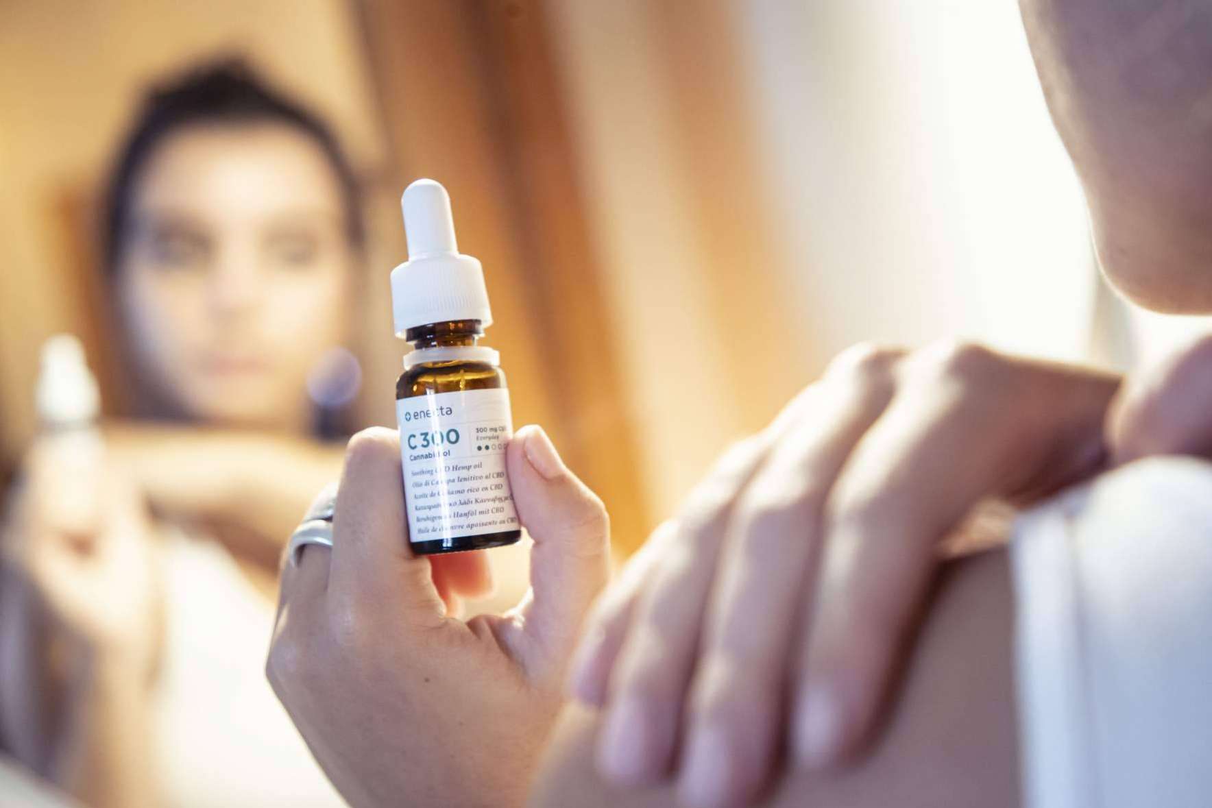 El aceite de CBD ideal para la rutina de cuidado facial, Enecta C300