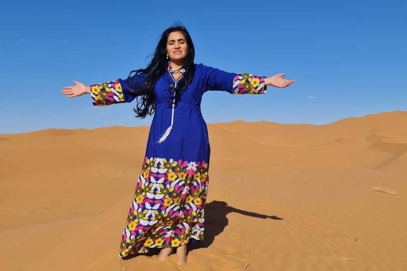 Un viaje sagrado al desierto del Sáhara, con Iris, Mujer Arcoíris