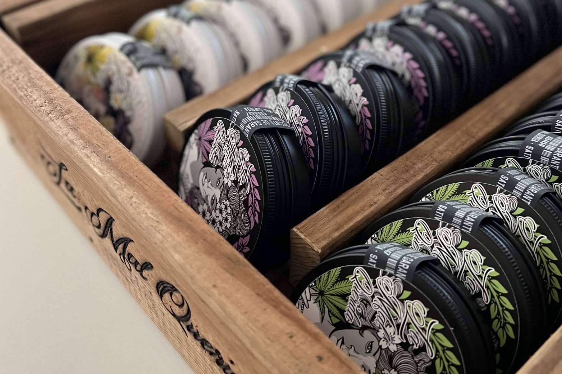 Todo acerca de la máquina vending expendedora de CBD 24h con CBD FLOWERS By La Mal Querida en Sevilla