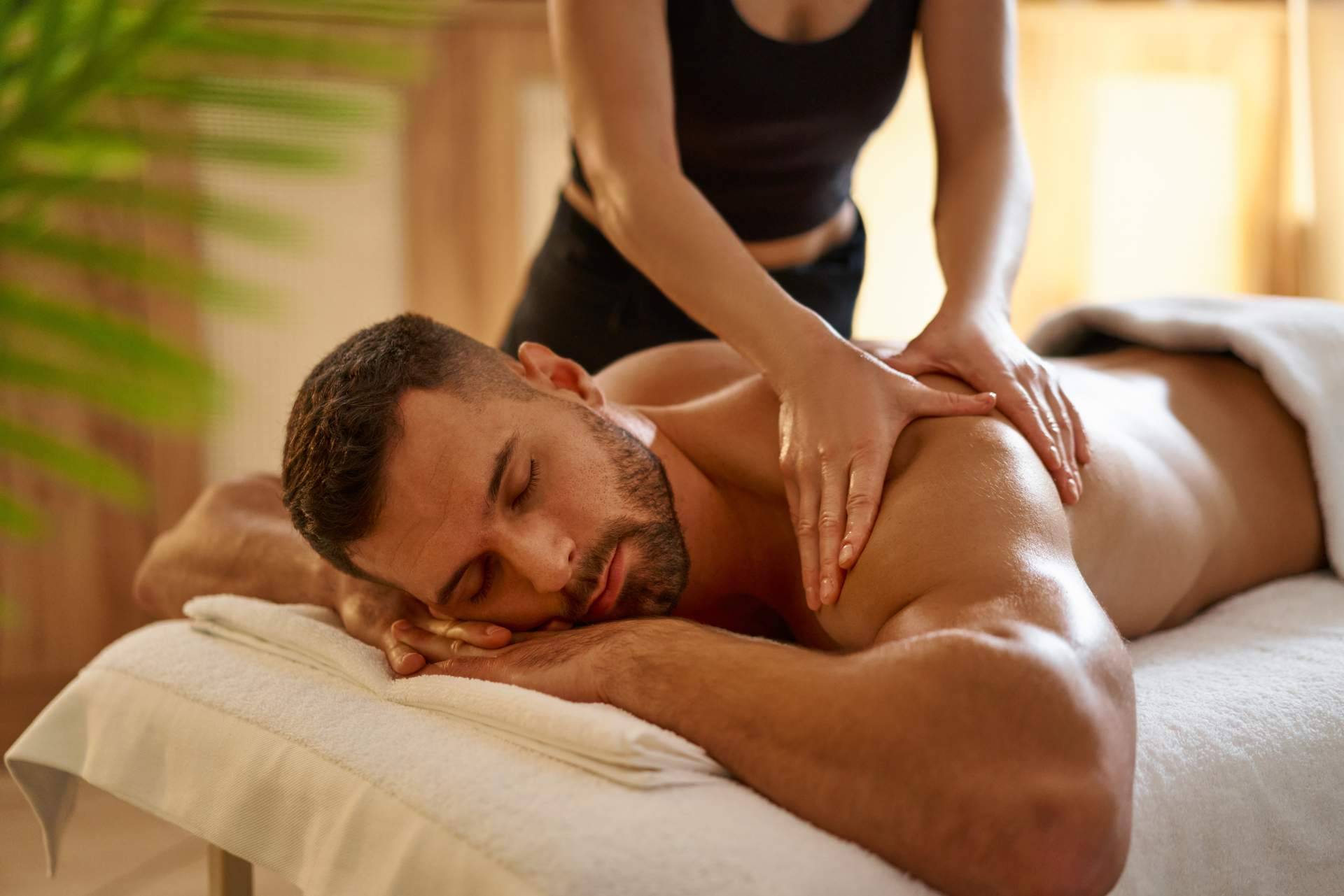 Biozenter Wellness Cádiz permite desconectar a través de sus masajes relajantes