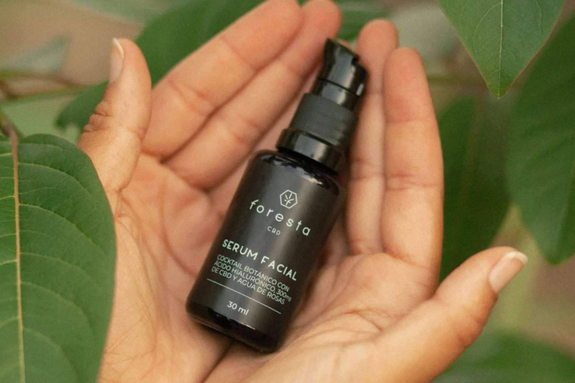 Cosmética natural con CBD, disponible en el catálogo de productos de Foresta CBD