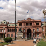 El gobierno libertario argentino enfrenta una fuerte tormenta