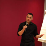 Éxito sin humo; Aarón Elias Castro Pulgar presenta DESPIERTA O SIGUE SOÑANDO (evento gratuito)