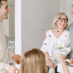 Audífonos y audición a partir de los 65; por qué ‘oír’ no siempre es ‘entender’ y qué puede ayudar a reducir el esfuerzo diario